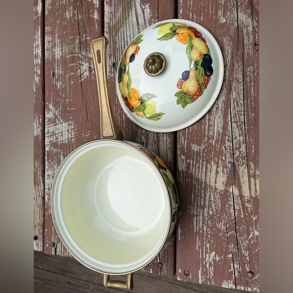 Vintage Regency Club 8" Covered Saucepan Enamel Fruit Design & Brass Handle|Chef - Picture 14 of 16